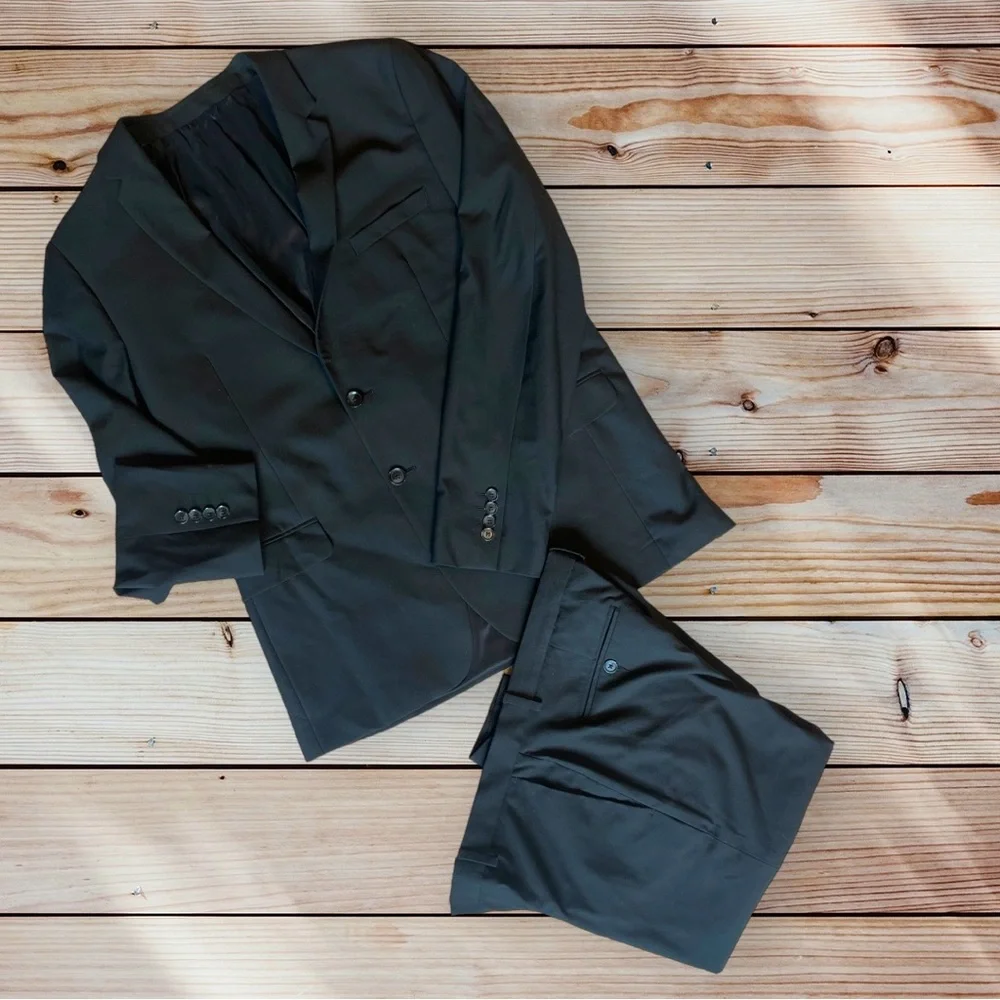 Men's Calvin Klein Suit - Picture 1 of 6